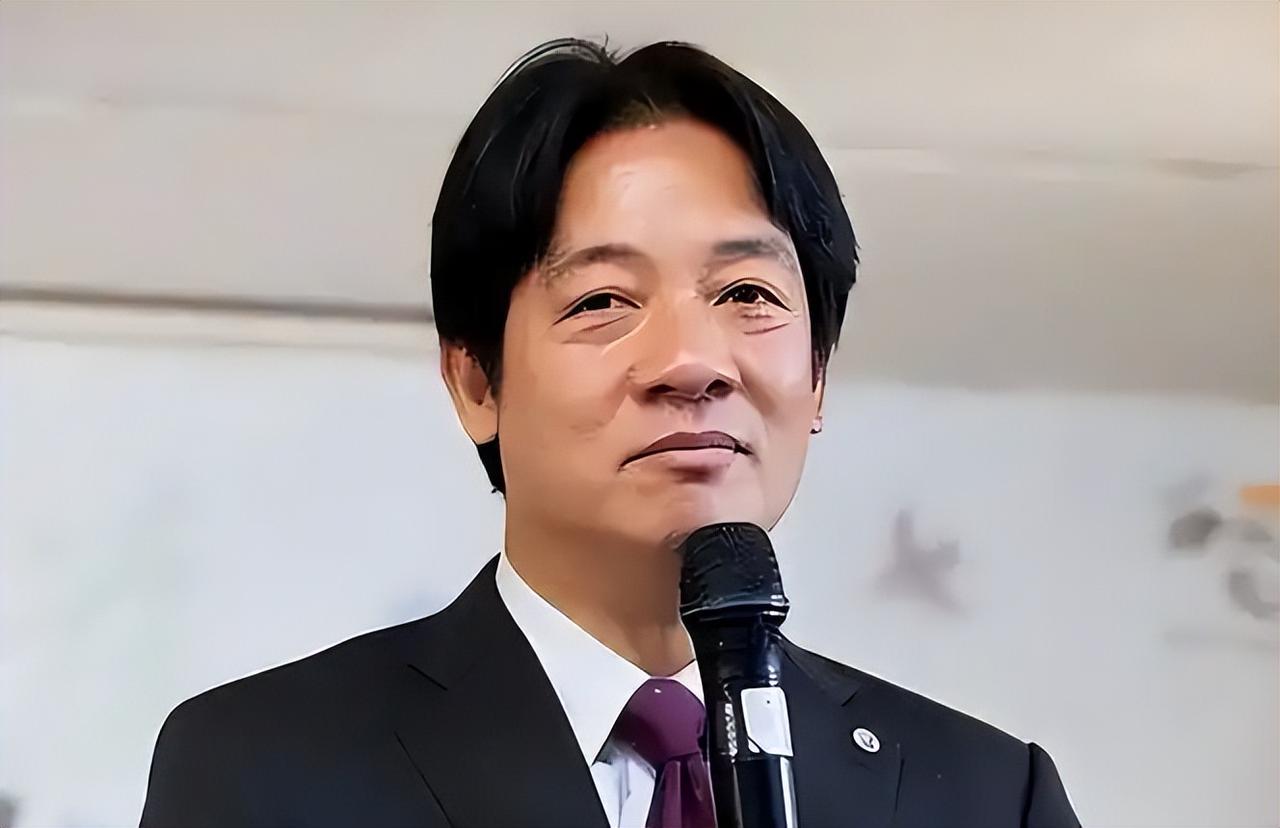 台海那股被各方含糊维持了多年的"微妙平衡"，正在以肉眼可见的速度崩解。它的三重支