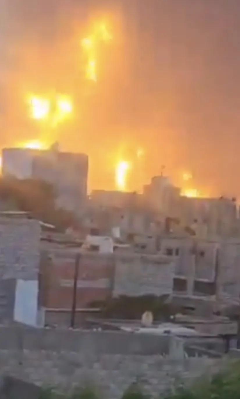 突发！以色列空军猛烈轰炸也门荷台达，胡塞武装发誓翻倍报复。

以军空军的战机在7