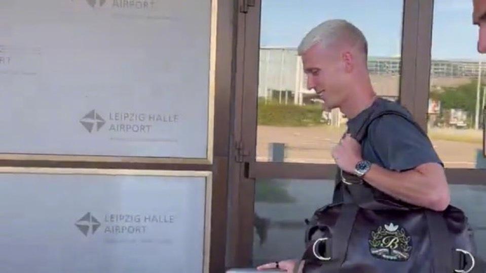 奥尔默正在前往巴塞罗那的路上#巴萨# ​​​