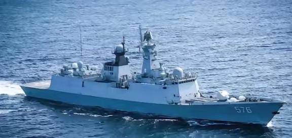 谁敢拦？4 艘中资油轮无视美军禁令启航，054A 早已布下防线。

美军刚说完要