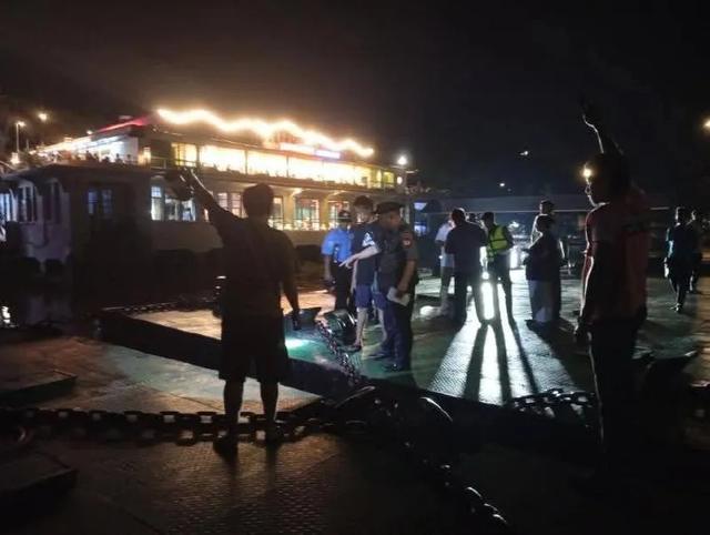 缅甸仰光，一印度人踩滑掉河，多支救援队伍彻夜搜救至今未果
