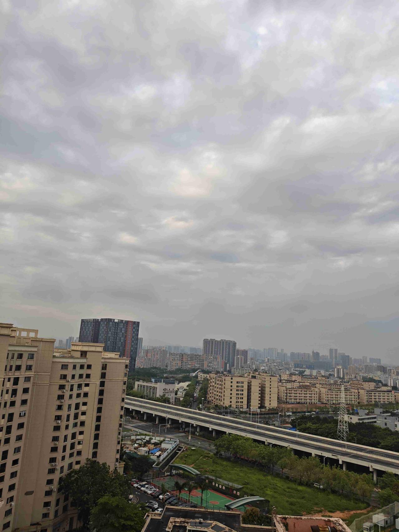 我的今日状态：😁轻松愉快
我这里的天气：☁️阴天深圳今日阴天，有分区大雨黄色预