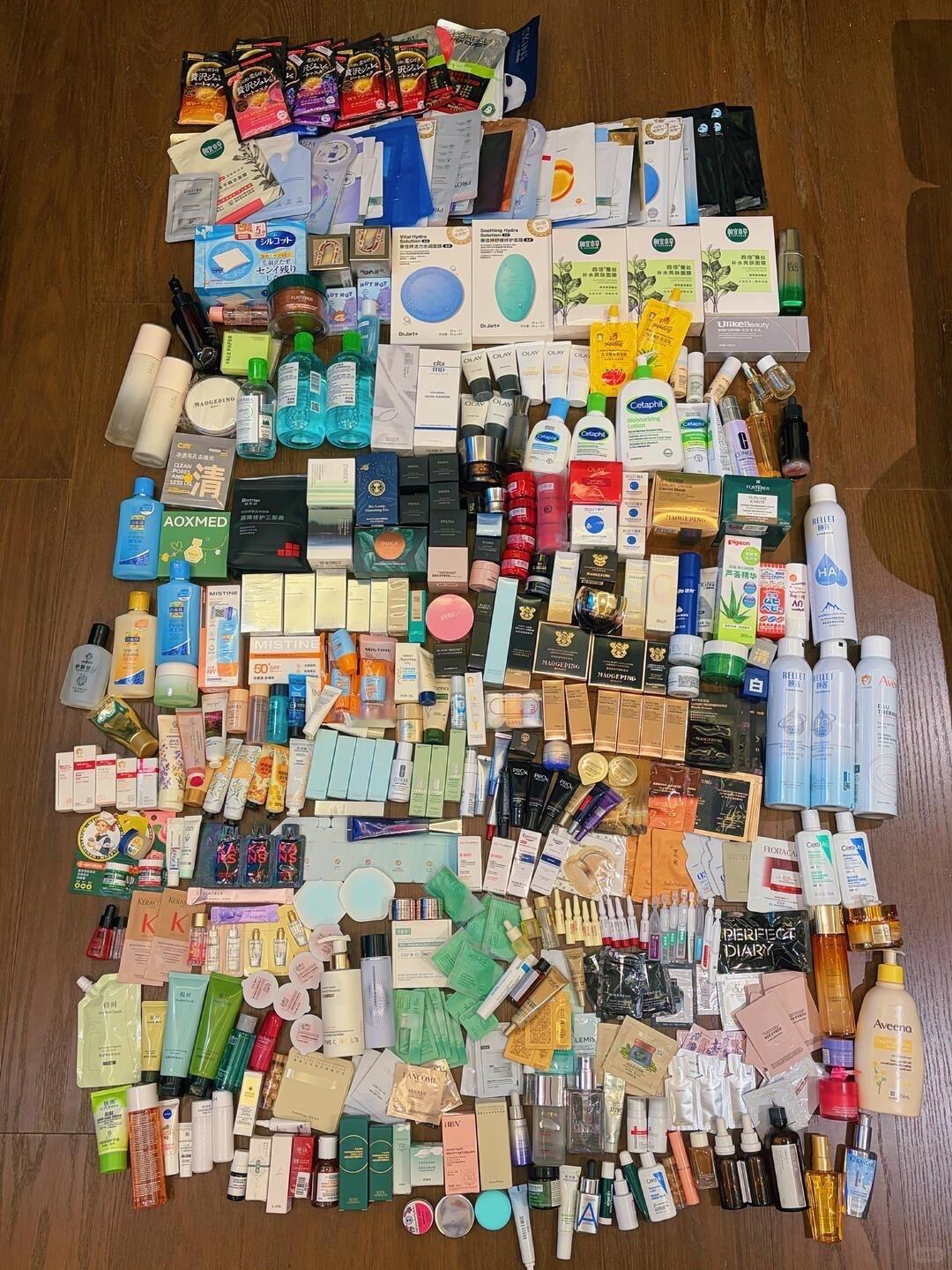 谁还没到李佳琦直播间抢小样想必很多女生都爱蹲李佳琦直播间抢小样，平价就能体验各大