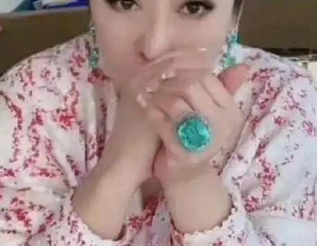 这人谁啊？假的都不敢做这么大吧！ ​​​