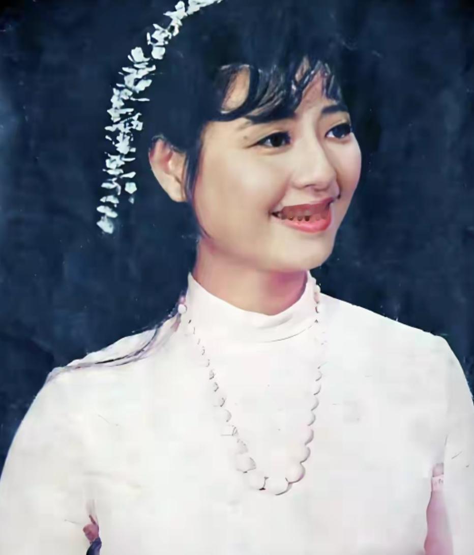 70岁殷秀梅：与洋丈夫成兄妹，我有两个固定的美食驻点
娱乐
