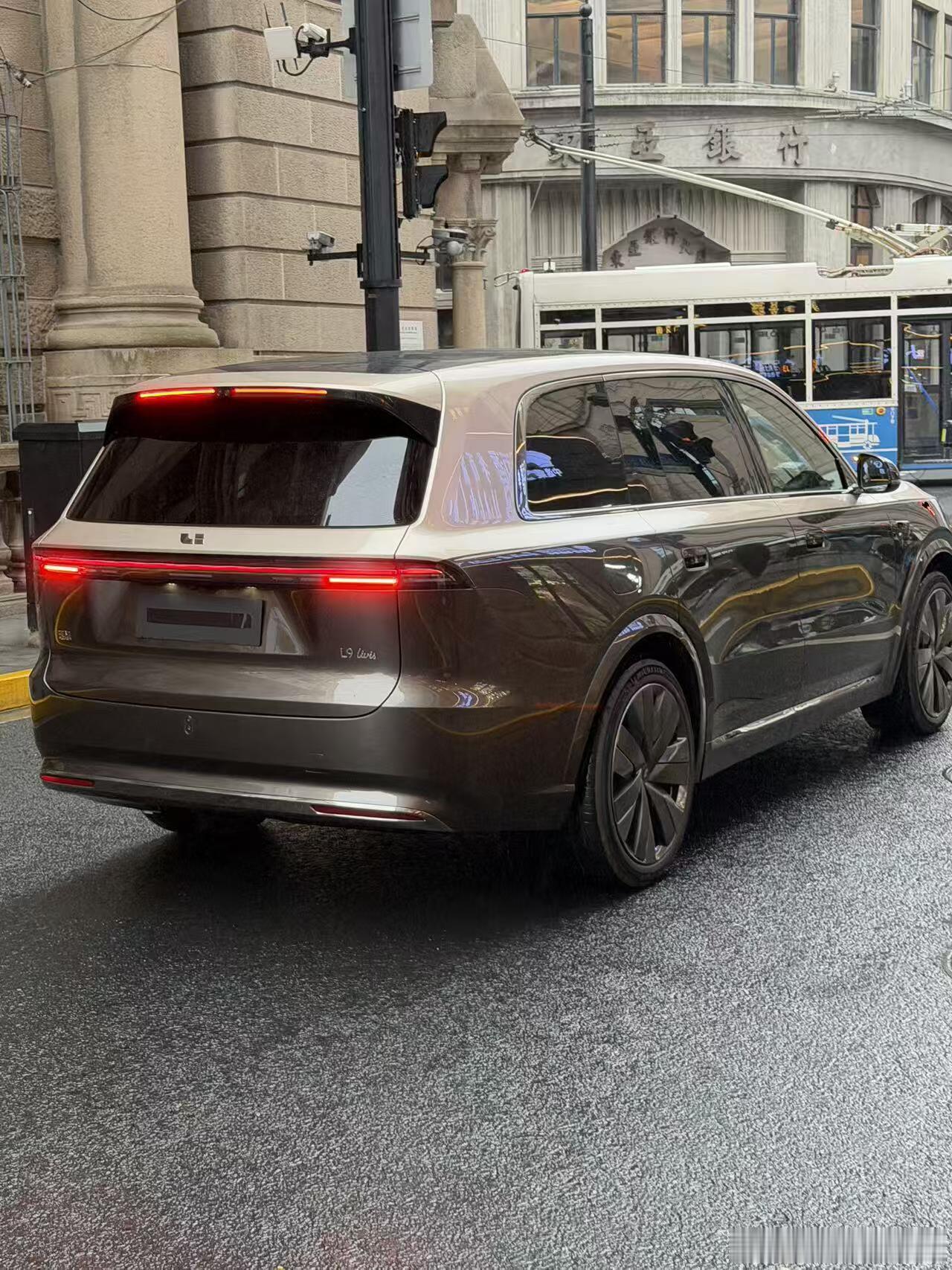 理想L9 Livis 这是在上海拍官方素材，这一系列动作说明快来了。新能源汽车理