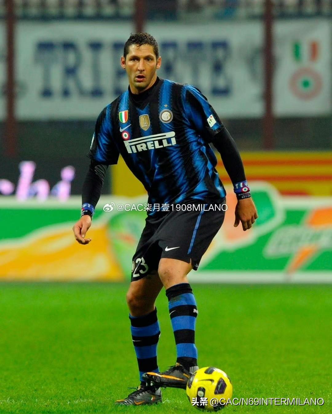 马特拉齐发图片回忆米兰德比，
我觉得马特拉齐米兰德比最帅的瞬间，
冒着吃红牌的危