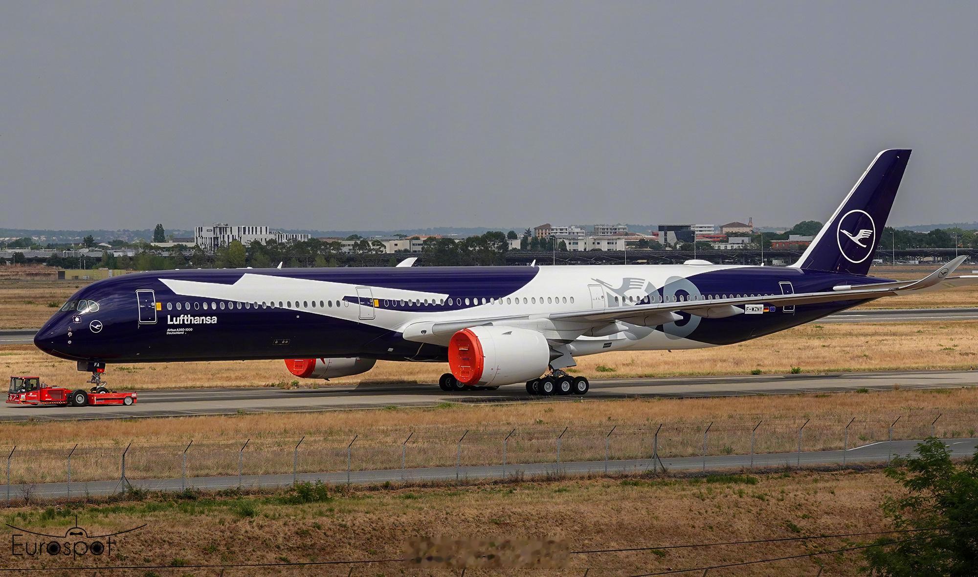 汉莎航空首架A350-1000，也是A350-1000版汉莎100周年纪念涂装彩