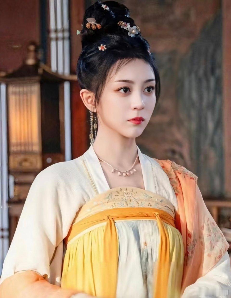 喜君好像一只软萌可爱的小兔子喜君第三季的衣服都好好看，头上的发饰也变多了，大家闺