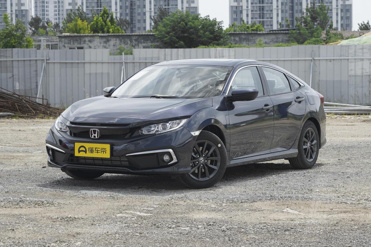 本田思域当年销量好完全是得到了年青人的喜欢，现在来看空间够用，动力强劲，皮实耐用