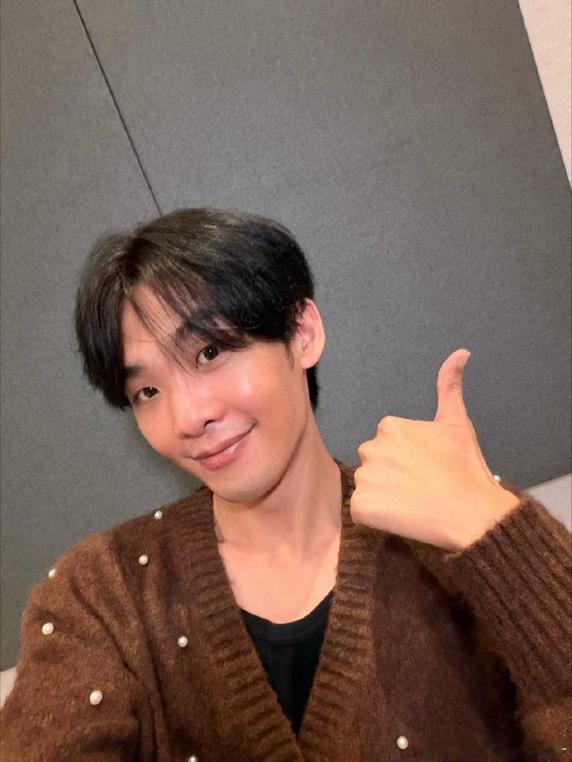 王赫野的脸怎么红成这样王赫野直播脸怎么红成这样 王赫野是真的不能被人叫哥哥。刚才