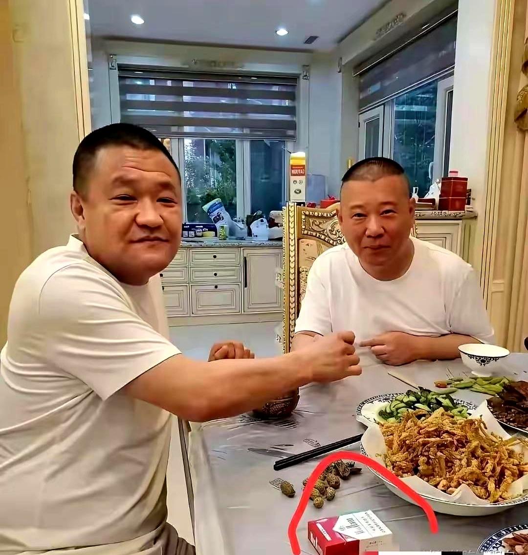 全网呼叫视力5.0自带八倍镜的“列文虎克”们！
赶紧来帮个忙，我这俩眼珠子都快贴