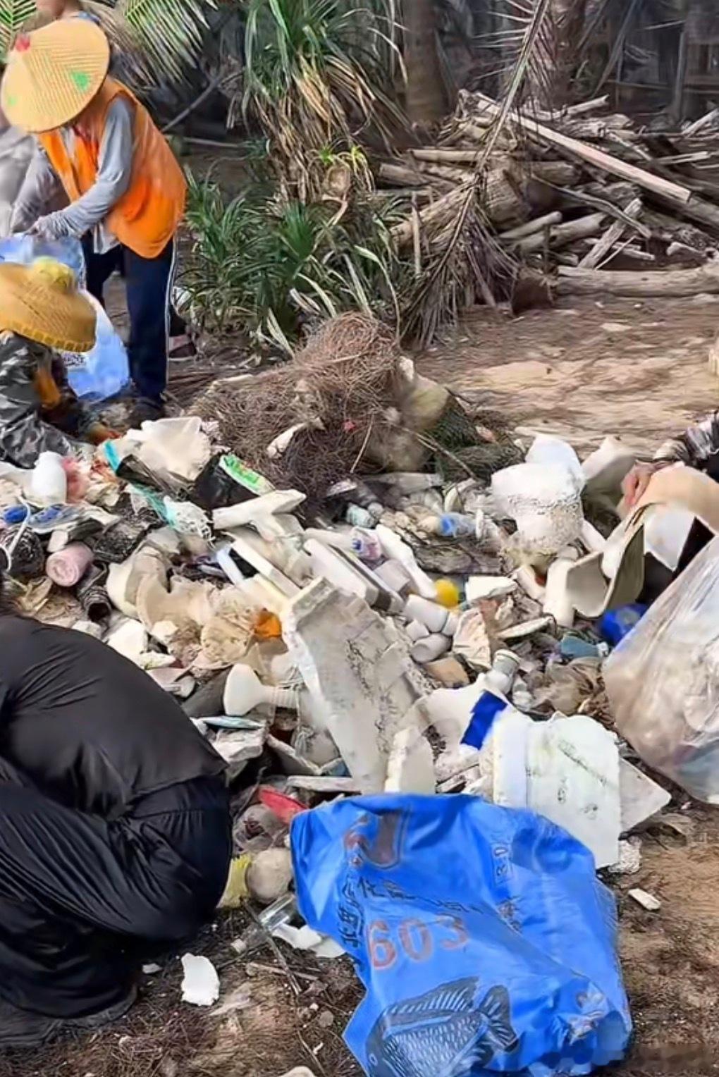 综艺道具成海滩垃圾官方已介入8月30日，户外博主发视频：海南万宁神州半岛第四湾（