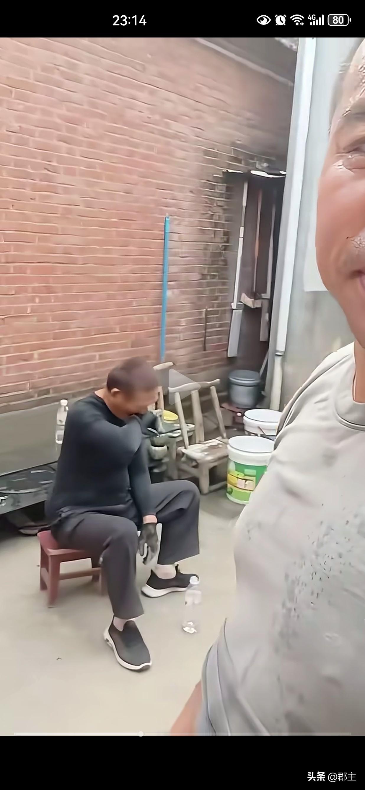 看夏先生的自拍视频，觉得他是一个老实、乐观的农村人，而且也挺爱分享生活的，为什么