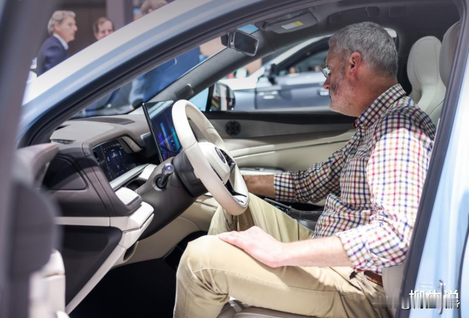 2025比亚迪出口要冲百万辆！国际资本抢着看好，太猛了
 
家人们谁懂啊！比亚迪