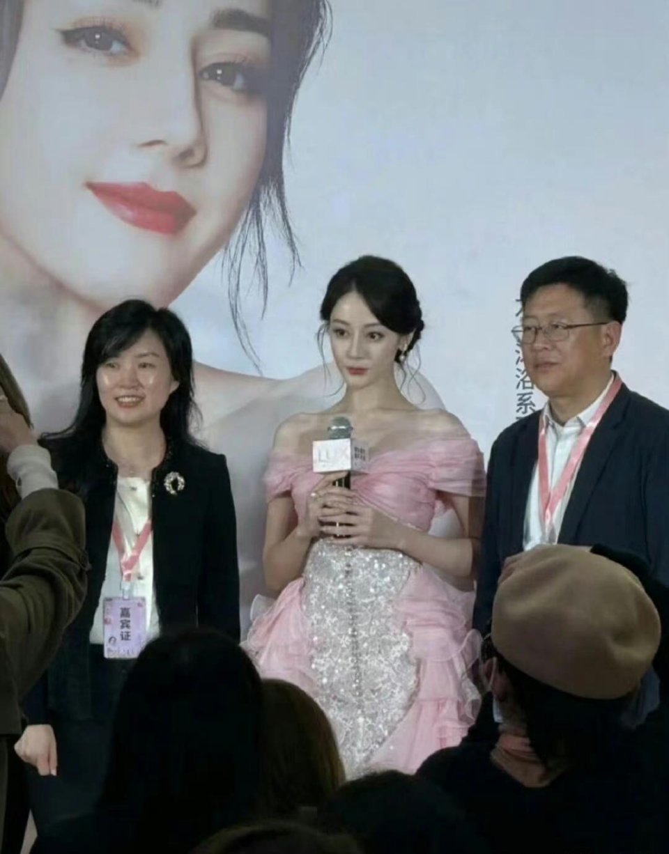女明星的头围真的小，好直观 ​​​