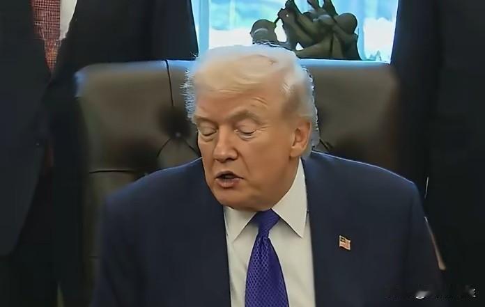 记者:“您宣布要在肯尼迪中心新建一个壮观的大型娱乐综合体，您计划把它拆掉吗？所有