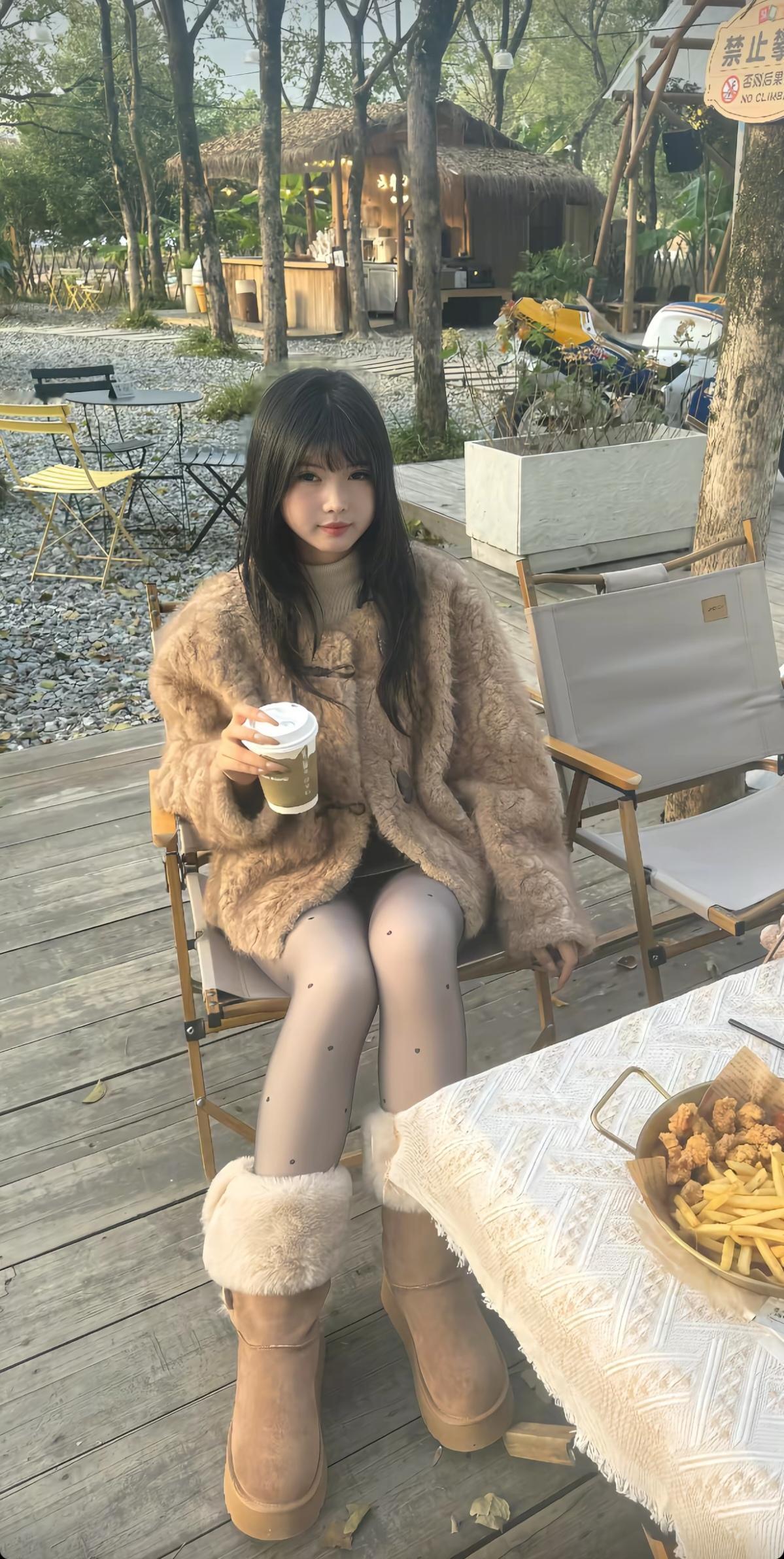 在用这种眼神看这我，我就把你嫁出去。