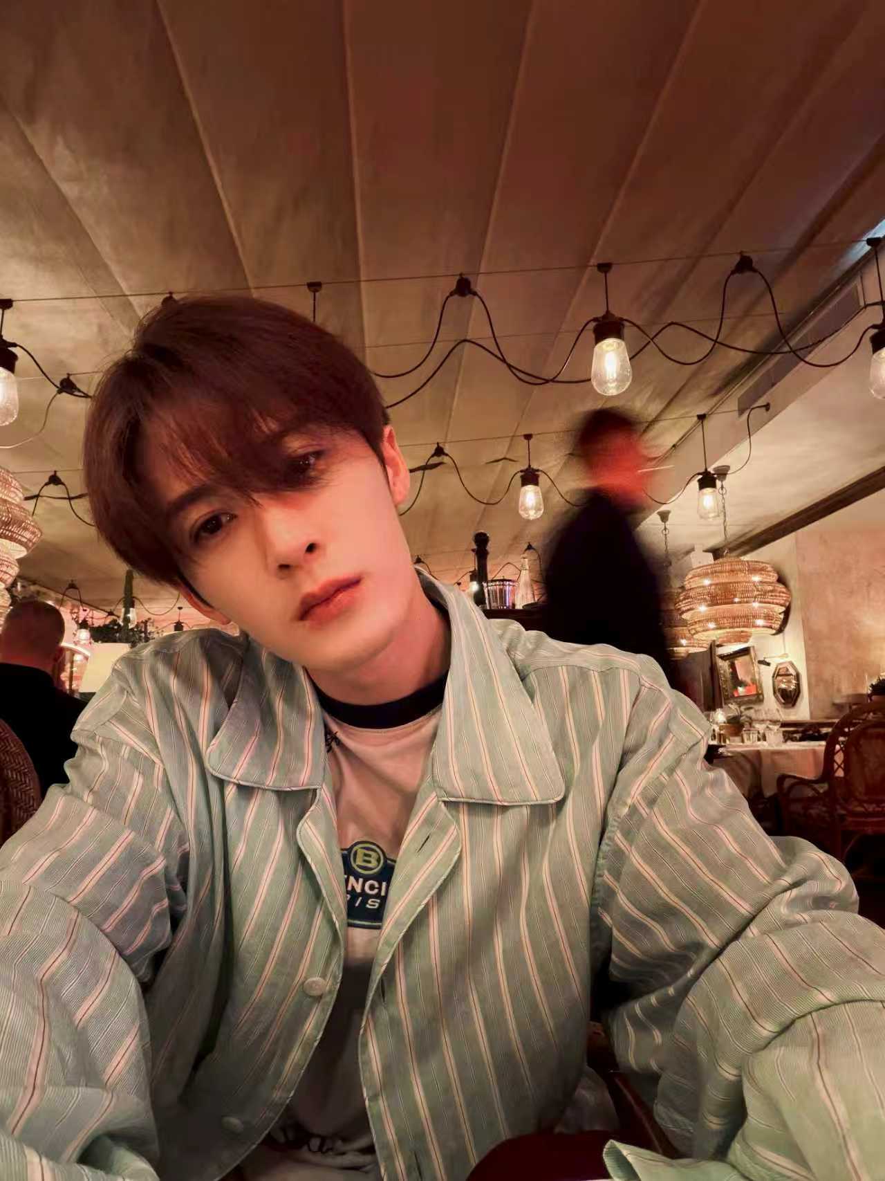 檀健次chill感营业照檀健次新歌录音照 檀健次chill感营业照，檀健次新歌录