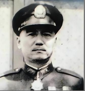 1949年12月24日夜，国军军长鲁崇义劝说参谋长何沧浪起义，然而何沧浪却涨红了