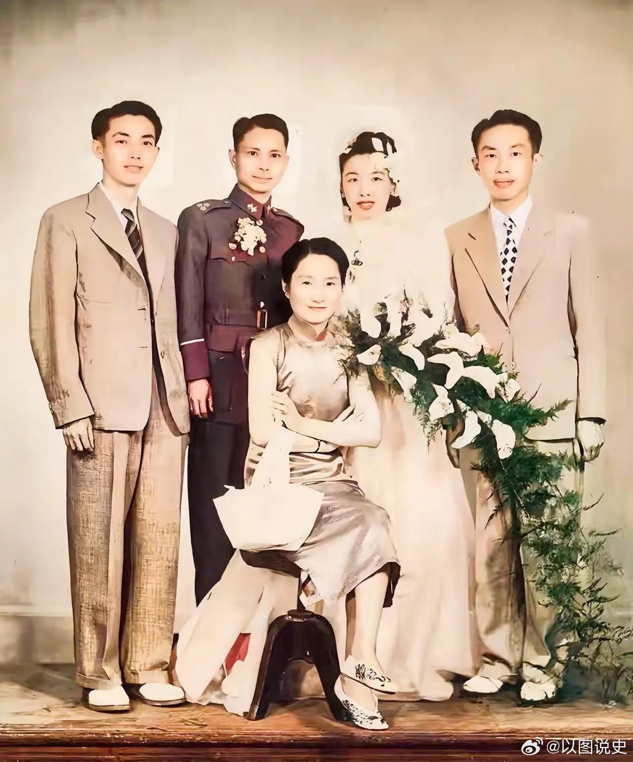 1947年，陆小曼侄女陆宗麟出嫁，久未露面的陆小曼特地前来出席，以长辈的身份坐在
