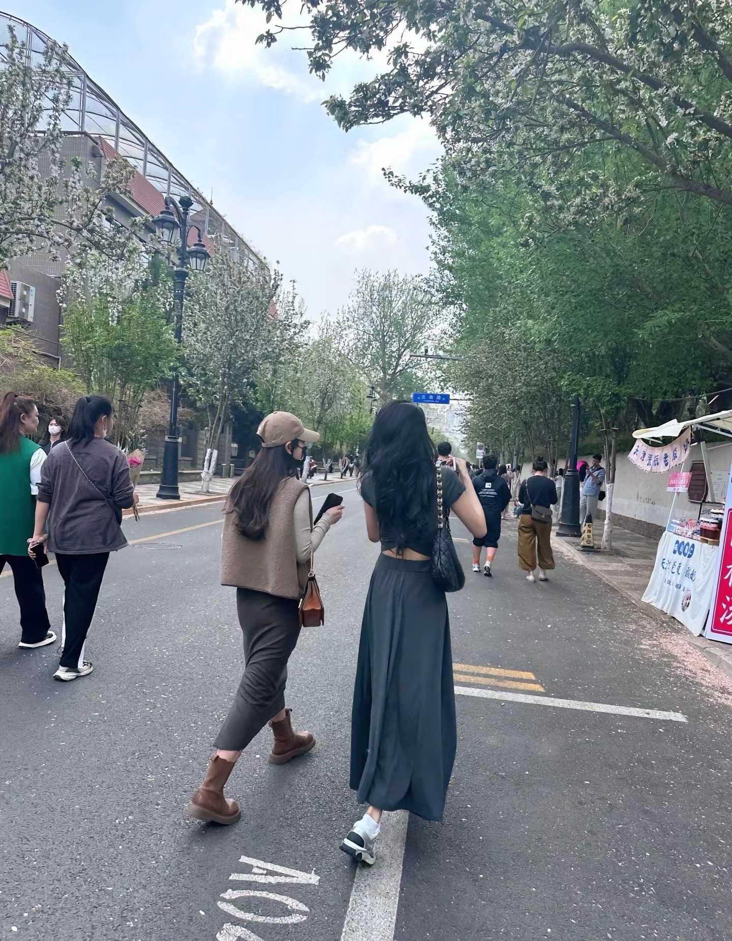 #孙怡ip# 孙怡与美女姐妹的逛街时刻，无需多余的想象与猜测，别被谣言误导了 ​