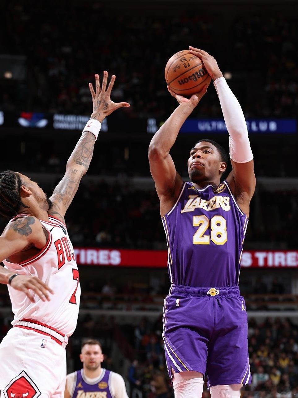 八村塁手感火热，替补11中9砍下23分！正负值+22湖人vs公牛