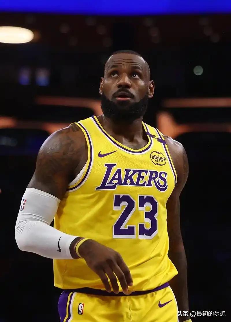 NBA总决赛40+得分两次以上排名！詹姆斯依旧这么强？

2次：欧文，韦德，库里