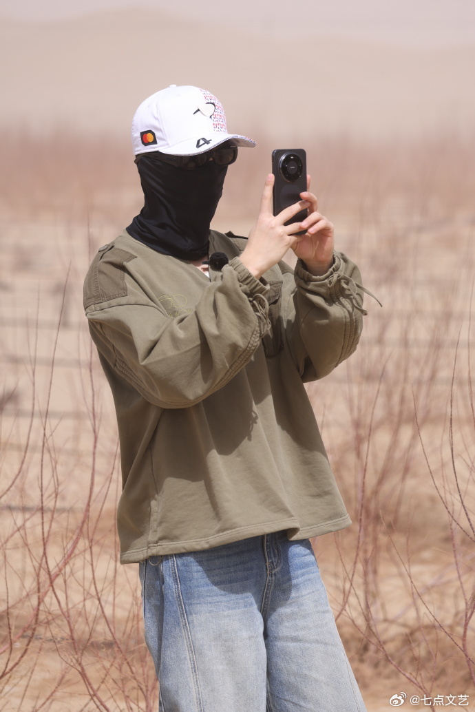 鹭卓学会如何正确戴面罩了鹭卓今日认真营业，昨天解决面罩滑落问题，今天戴好合适面罩