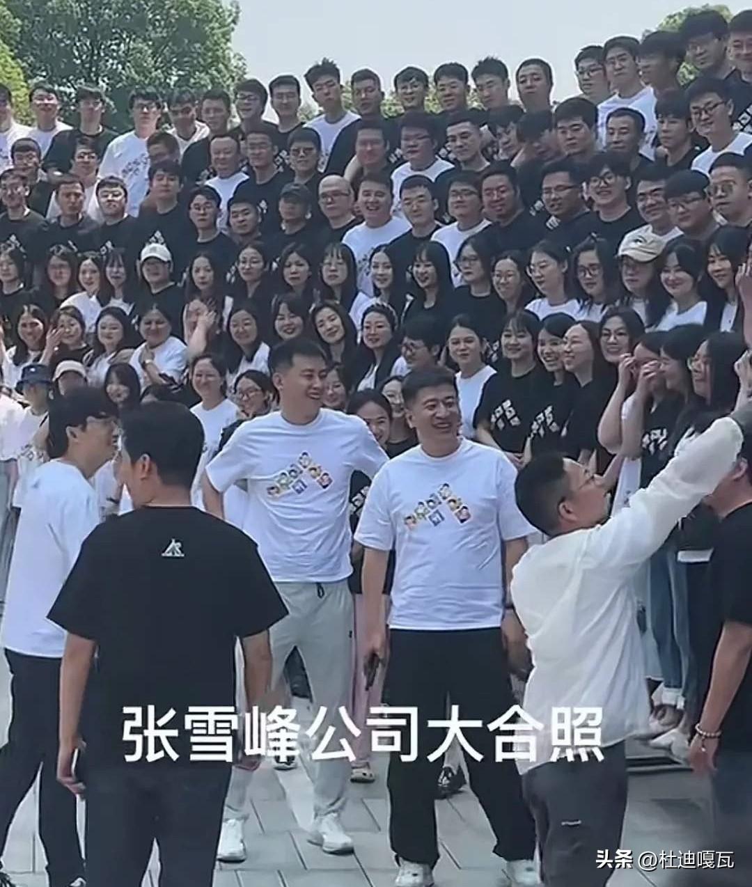 张雪峰的离去，恐怕最感到惋惜的应该是手下的员工，毕竟张雪峰设置的福利制度真的是太