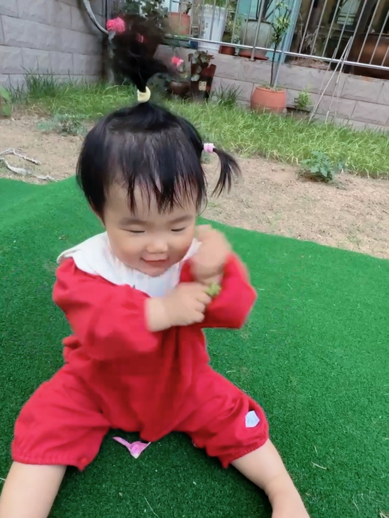 妈妈你就这样乱给我大闺女扎头吧我一点意见都没有
