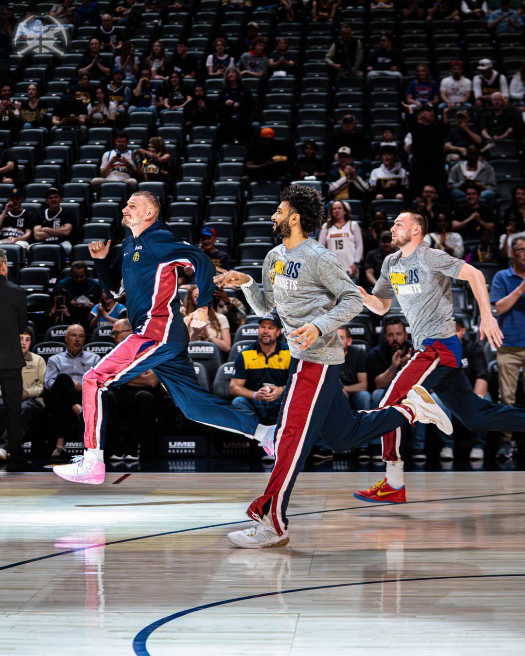 “小鸡快跑”，这张好看的，雷子怎么还翘着兰花指呢？猛龙VS掘金