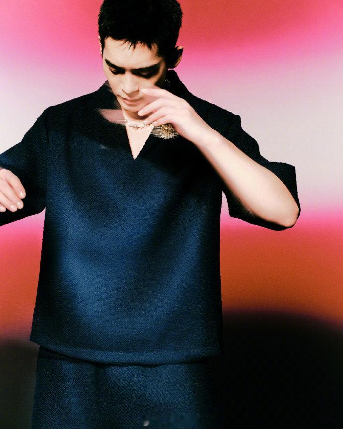 #于适#×Dior NEW SHOT 品牌大使演绎2024夏季男装系列，休闲时髦
