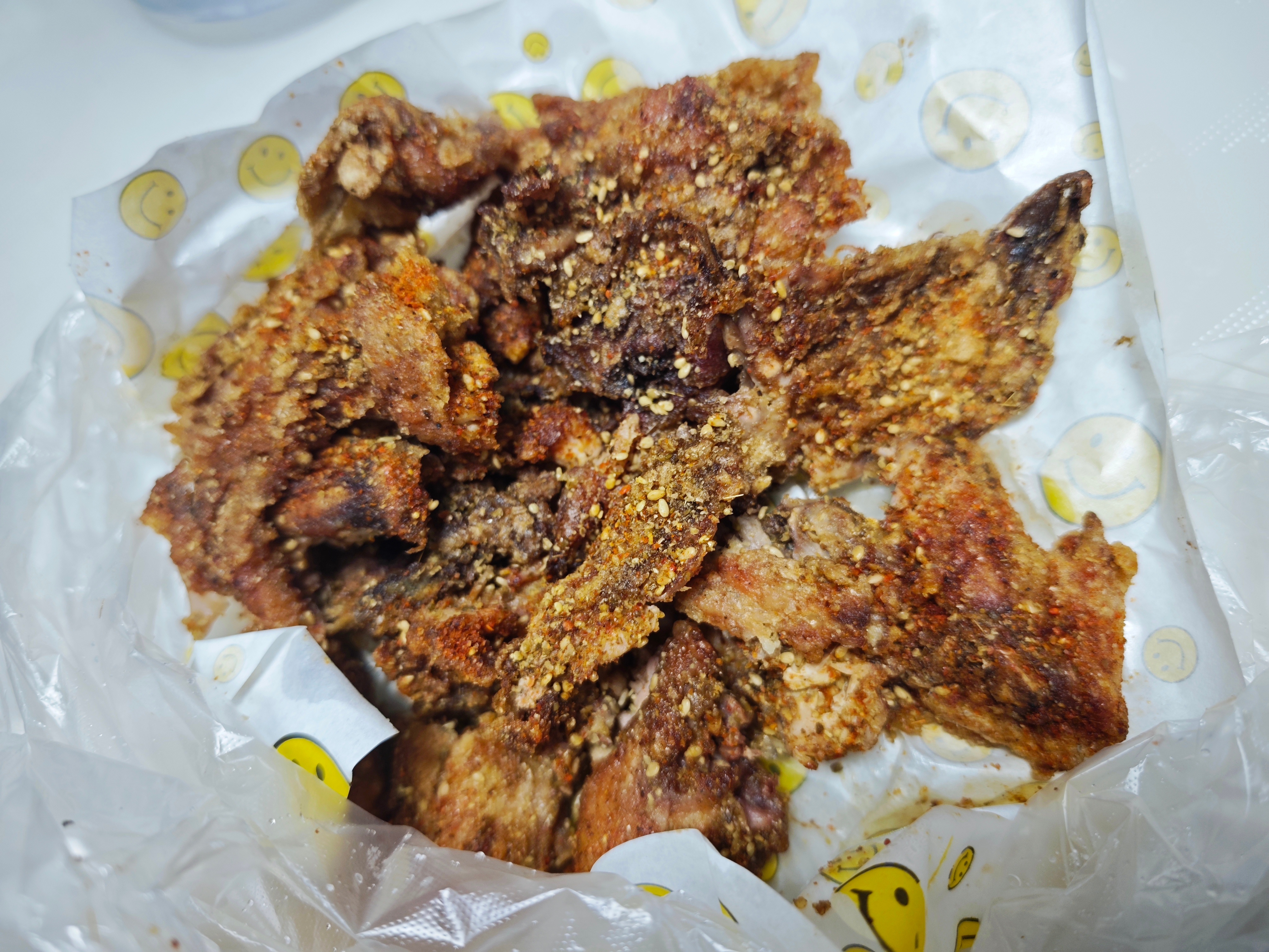 本来今晚邀朋友小两口来家里玩，俩人临时有事没来，那我就出去溜达了。来回的路上，一