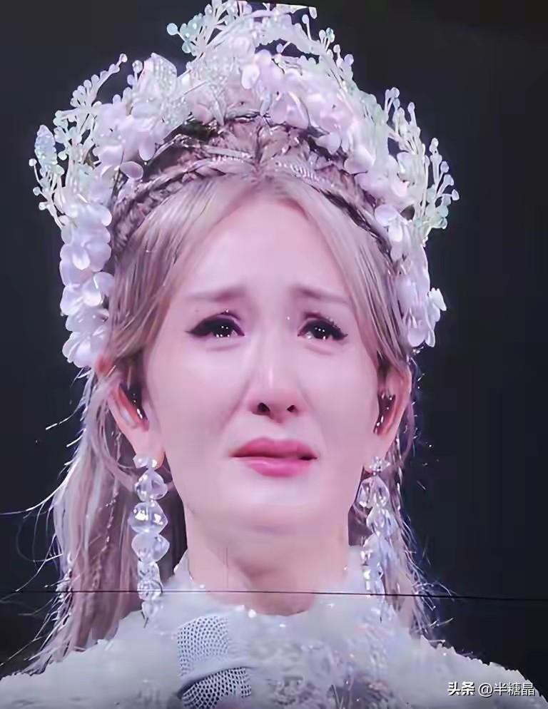 同样开演唱会，一个是‘实力撑全场’一个是跨界圈钱’，观众反应能一样吗？谢霆锋和谢