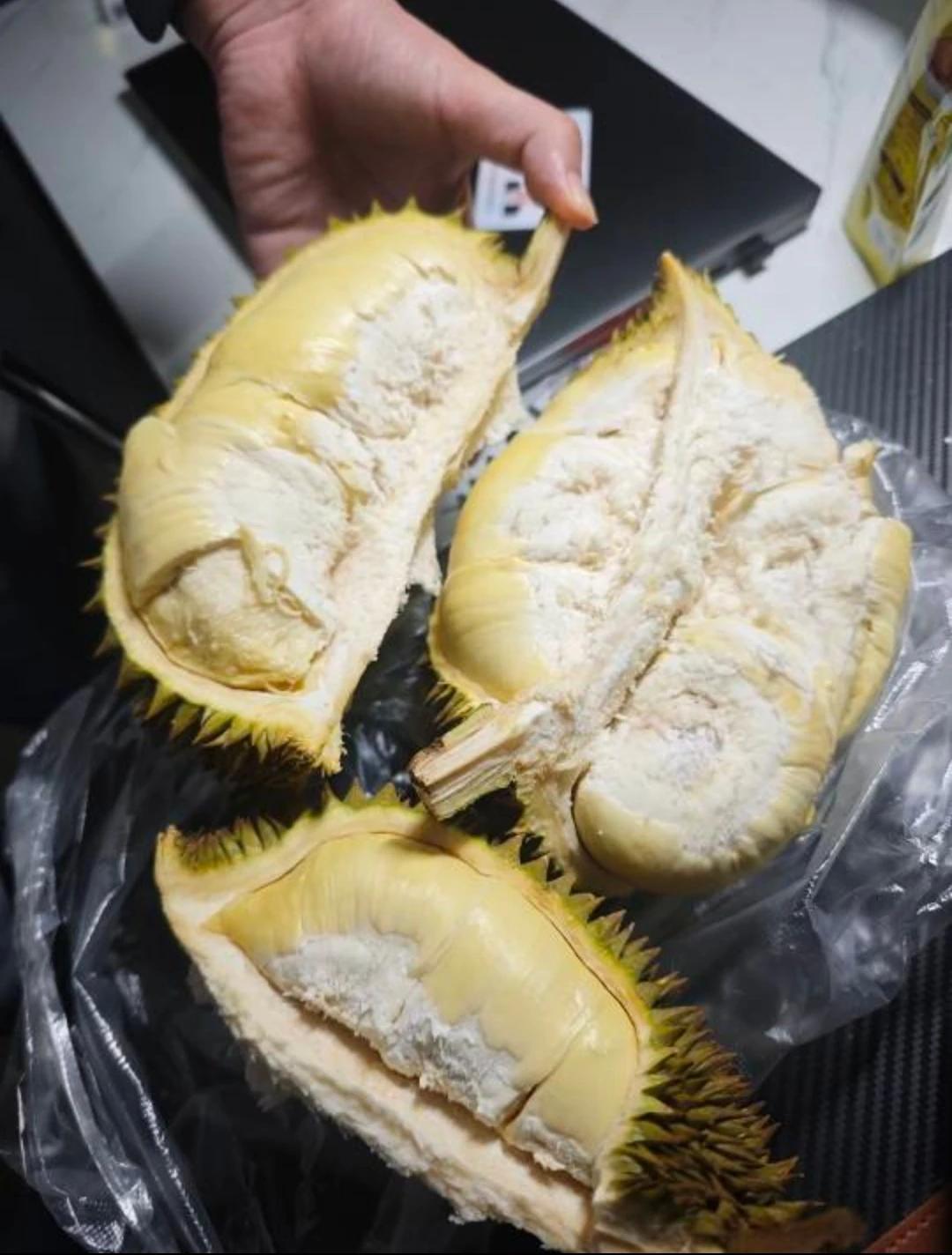 这玩意我到现在都还接受不了，那味道太刺激。刚刚竟然有人在办公室吃，结果被一群人给