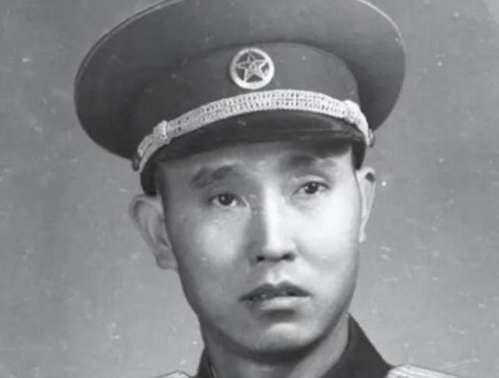 1947年，一位解放军师长在大婚当晚突然失踪，许世友将军闻讯后勃然大怒，拍着桌子