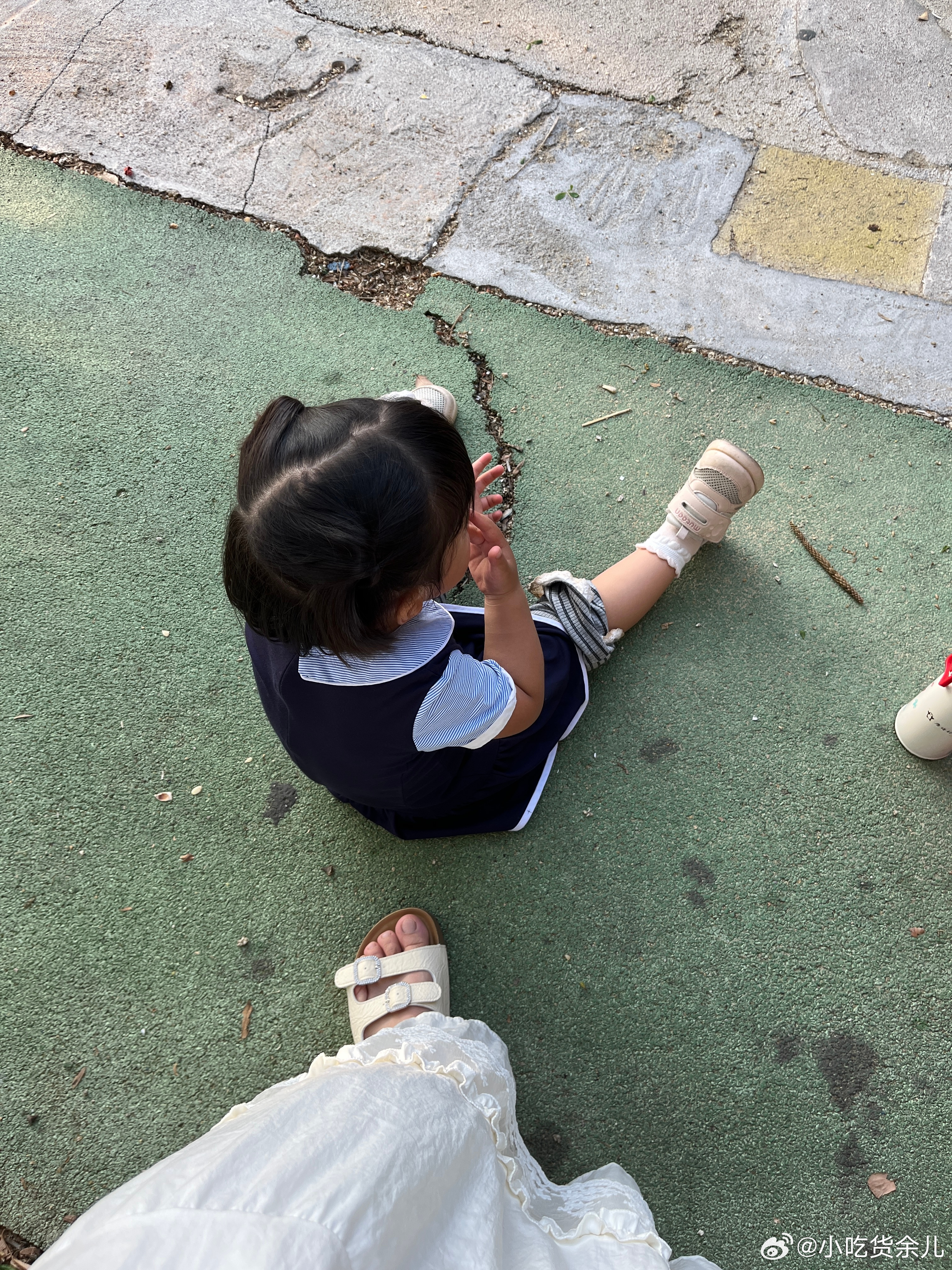 放学了，和同学玩这个爬坡，好开心，那个裤子都不能看，屁股都是黑的，晚上回去刷刷刷