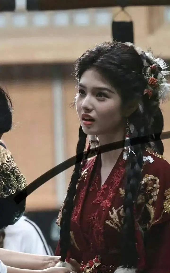 郭敬明的剧组真的是减肥训练营啊，艾米瘦的好明显