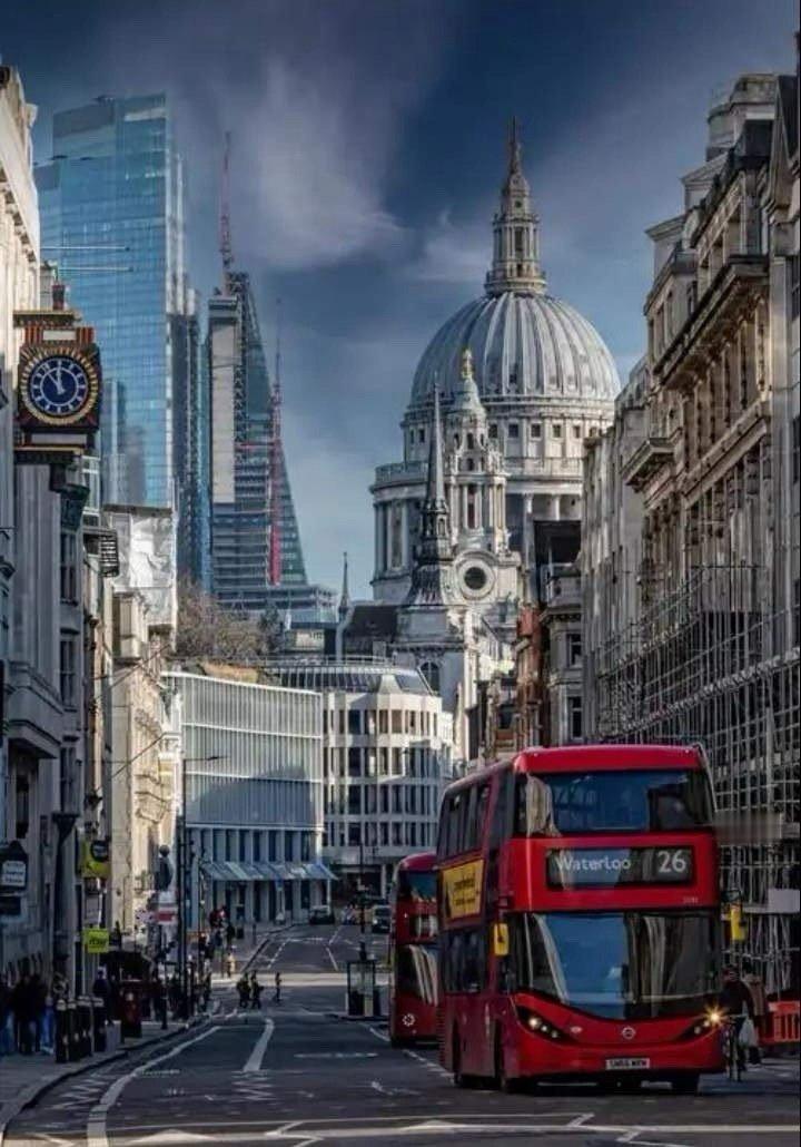 欧协联：水晶宫-古比斯这场比赛很奇怪，咱们的欧协联夺冠热门水晶宫居然没有多少球迷