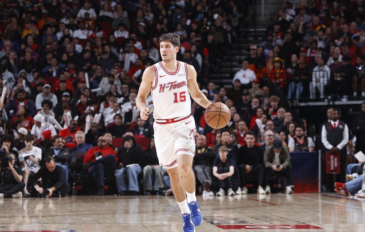 我真看傻了，最后几秒钟，就差3分，乌度卡居然把绝平球给了申京？
这是生怕快船赢不