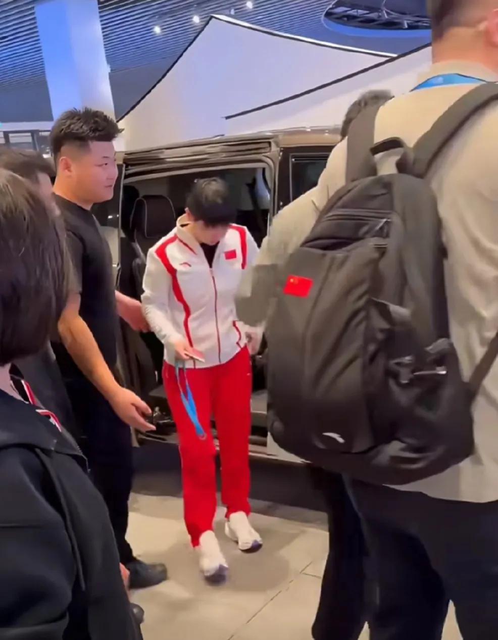 在抖音上守了半天没有看到莎莎，
哈哈，不得不说，
河北文旅保密工作做的真好，
连