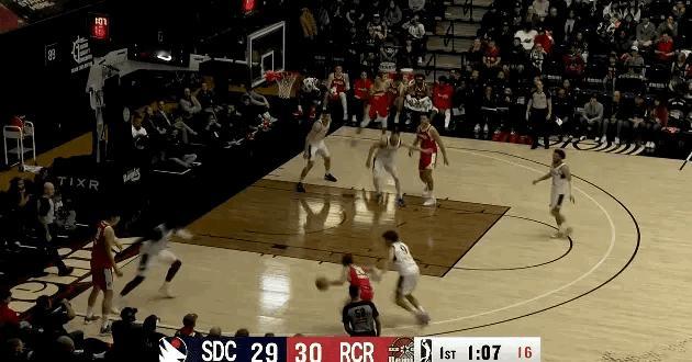 单节10分，杨瀚森打得好轻松，练就有用，希望更多国内球员不要管网上的声音，大胆往