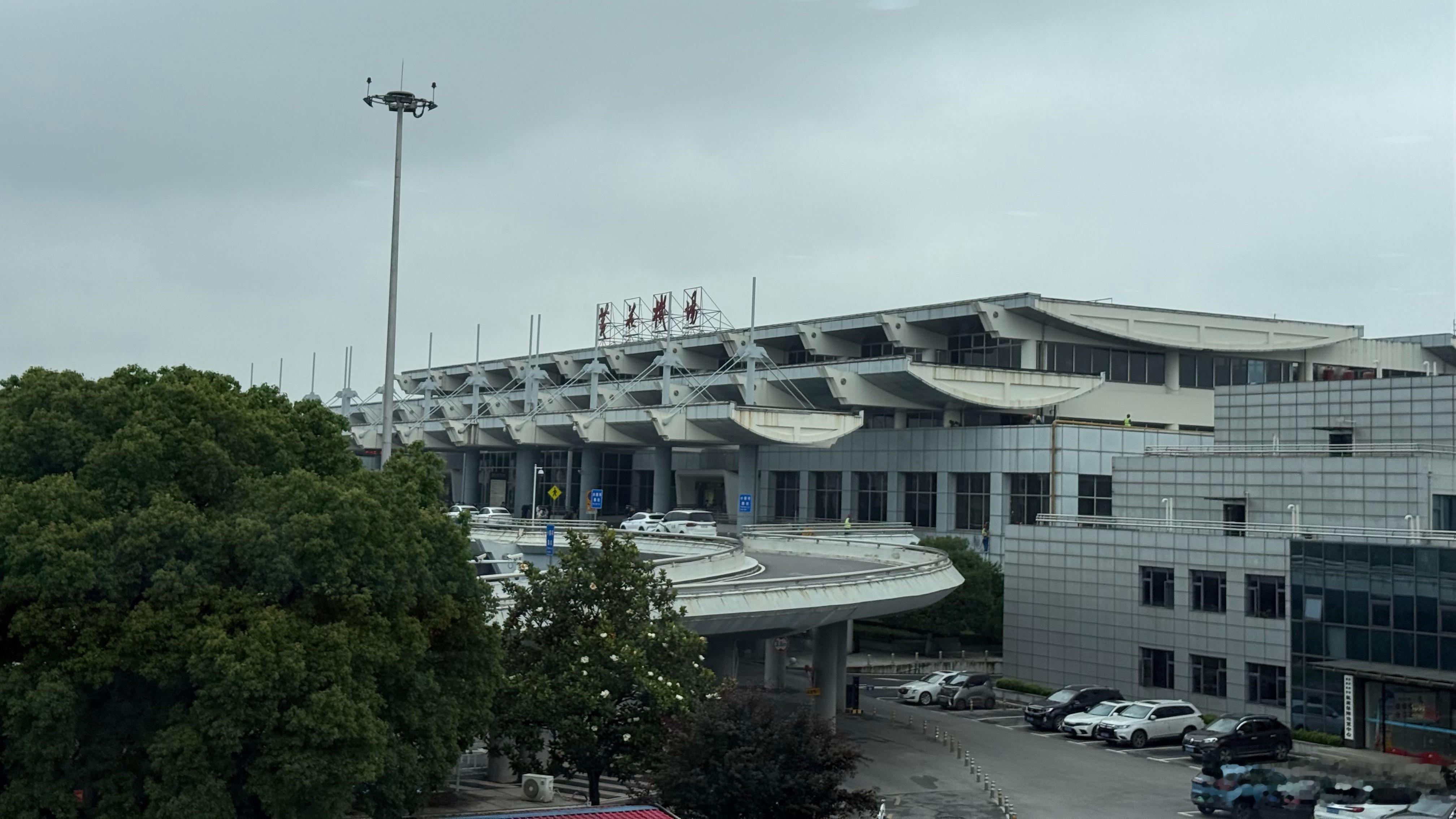 长沙，下磁悬浮地铁时看到的长沙黄花机场T1航站楼。 长沙·长沙黄花国际机场
