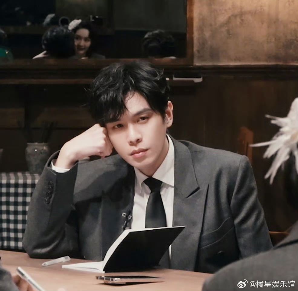 张若昀一句台词被消音三次 这段反复消音也太好笑了，刘奔的台词句句戳中打工人心声，