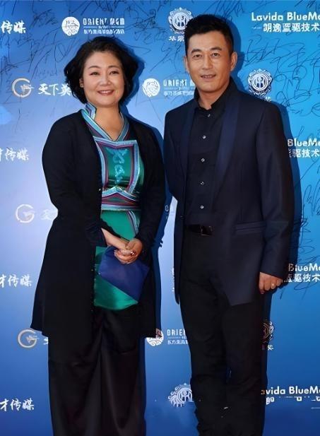 1991年，萨日娜为能分到11平米房子，258元彩礼就嫁给同学潘军，婚后她被嫌弃