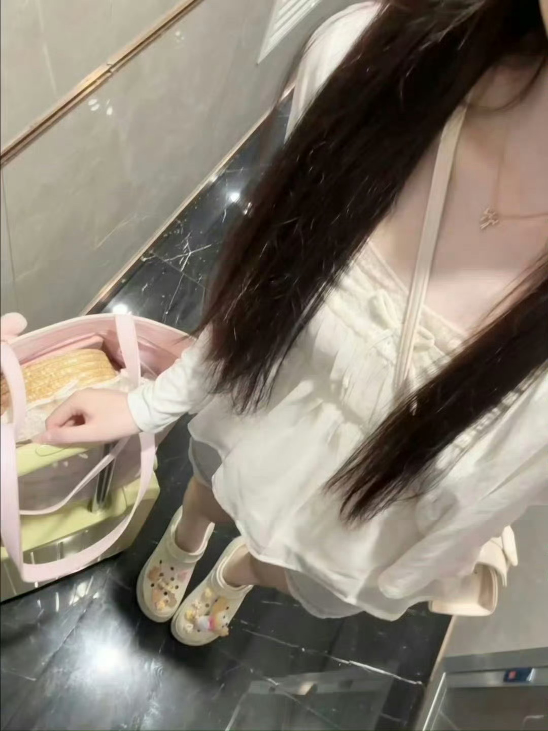 带上道具出去户外咯 