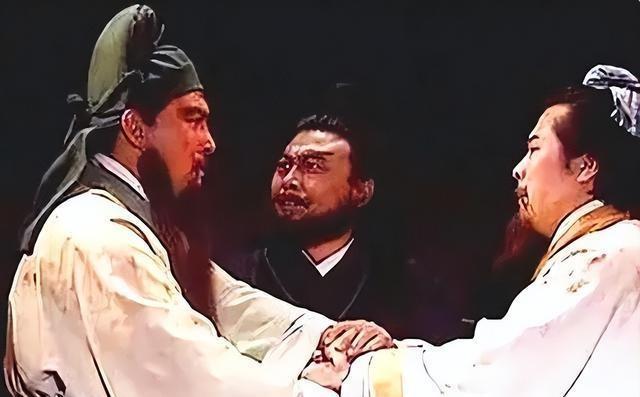 刘备听到张飞死了，只说了四个字：“咦，飞死诶。”你说这像话吗？
公元221年，刘