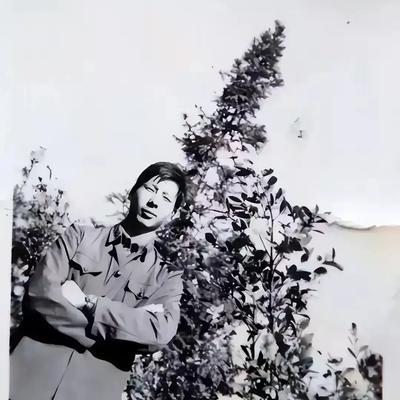 1979年，何源海不幸中弹“牺牲”，被追记一等功，谁知两年后，他却回到了村子，但