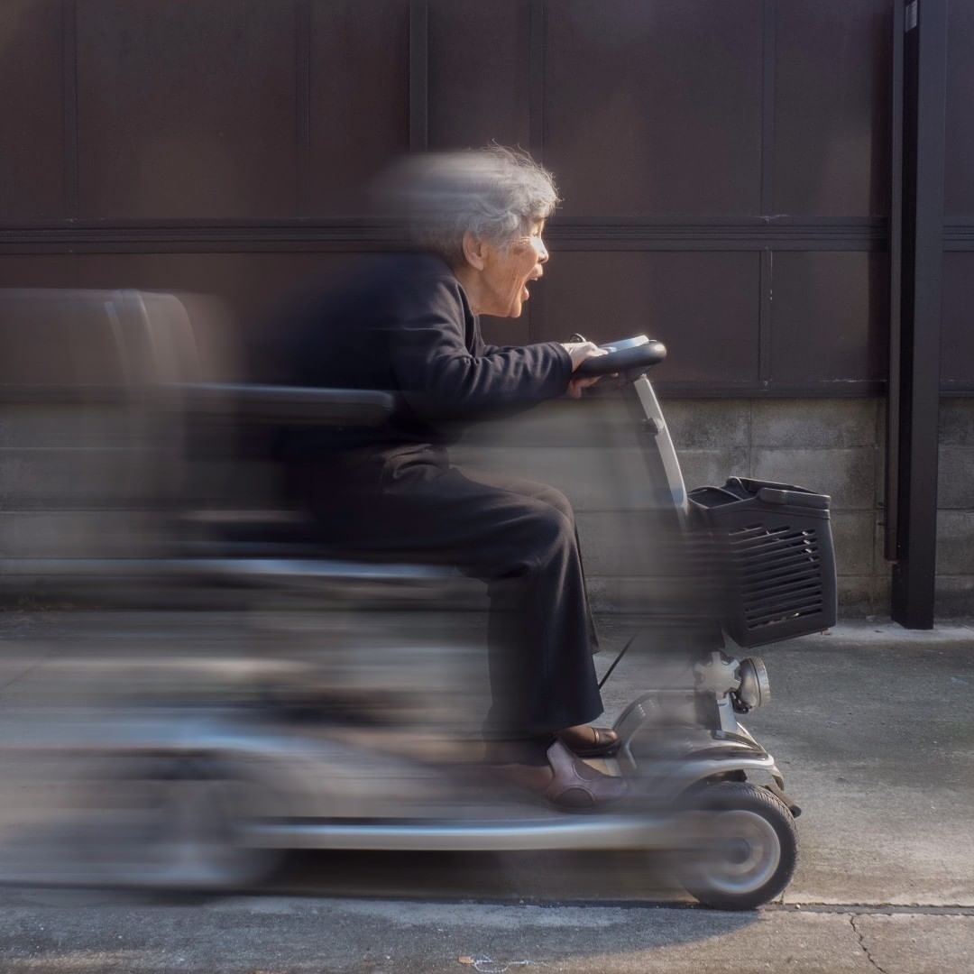 日本最搞笑的攝影師婆婆  97歲西本喜美子離世。上月才度過生日的日本攝影師西本喜